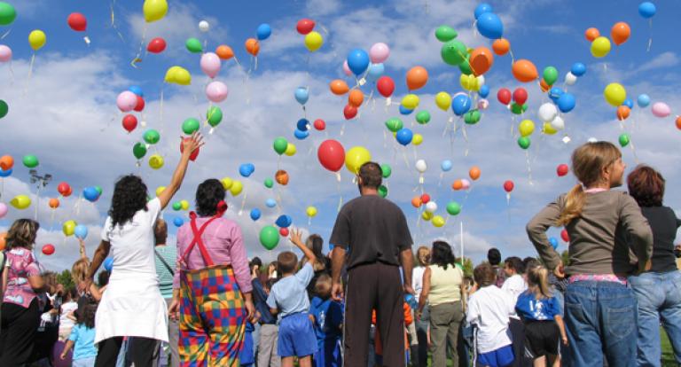 Lâcher de ballons gonflables – Animation d’anniversaire