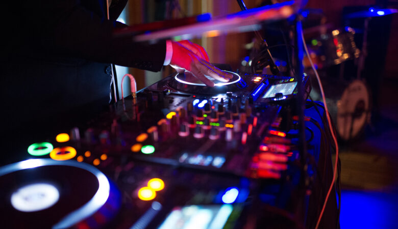 Soirée DJ et Disco – Animation Adulte